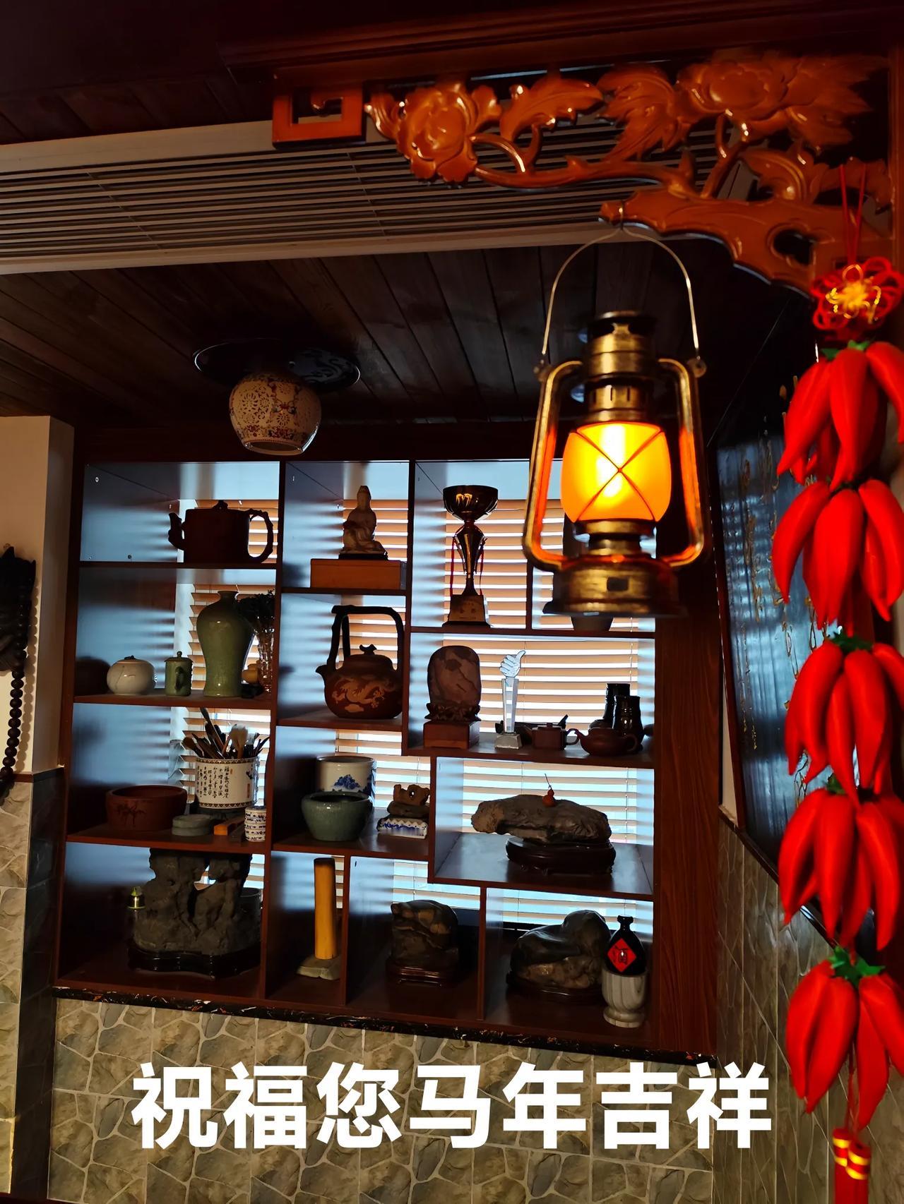 上联：天寒地冻一杯酒；
下联：月朗星稀两个人。