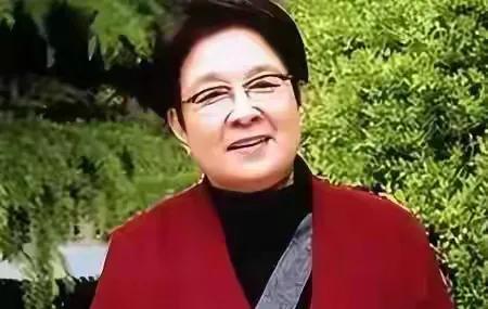 乐坛：11
#对华语乐坛的𡰪示# 

国际乐坛的成功经验为华语乐坛提供了宝贵的