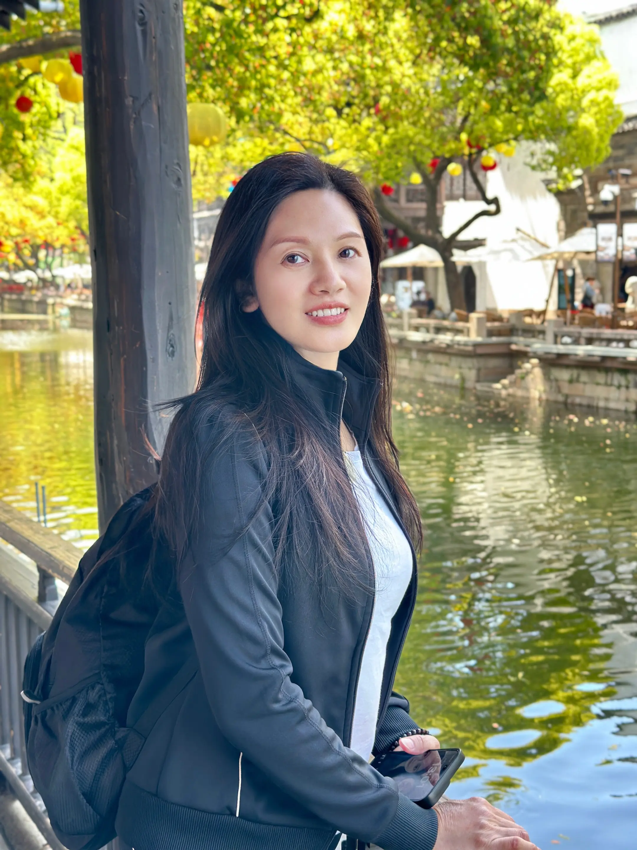 读各种经典这些年，今年我妈妈居然拿起的第一部经典是«大乘离» 现在她一...