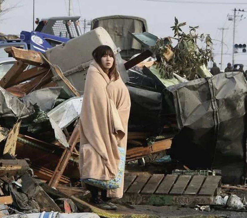 日本地震频发，引发了多种争议和阴谋论。一些人认为，日本政府可能在秘密进行核试验，