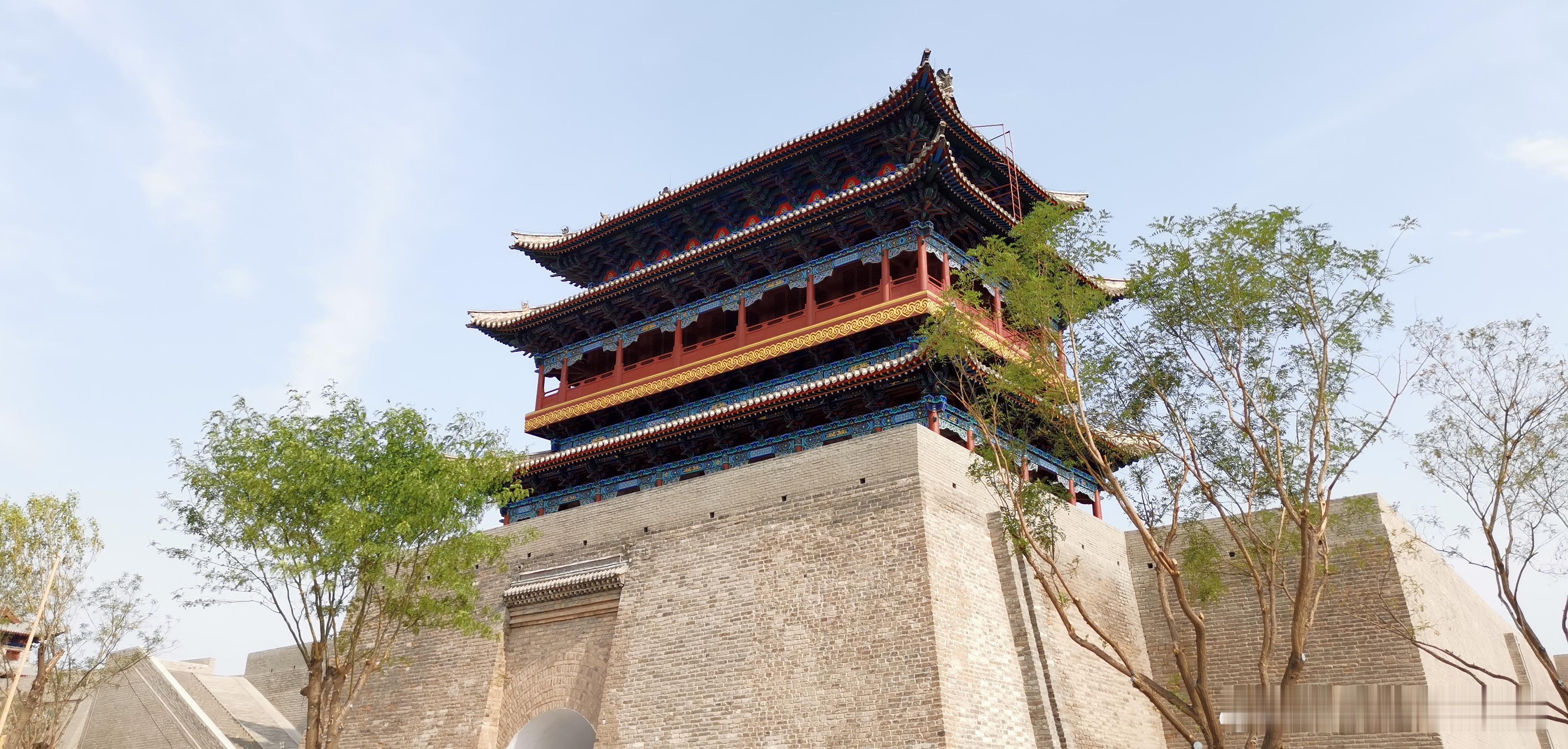 人，即使活到八九十岁，有母亲便可以多少还有点孩子气。有母亲的人，心里是安定的。 