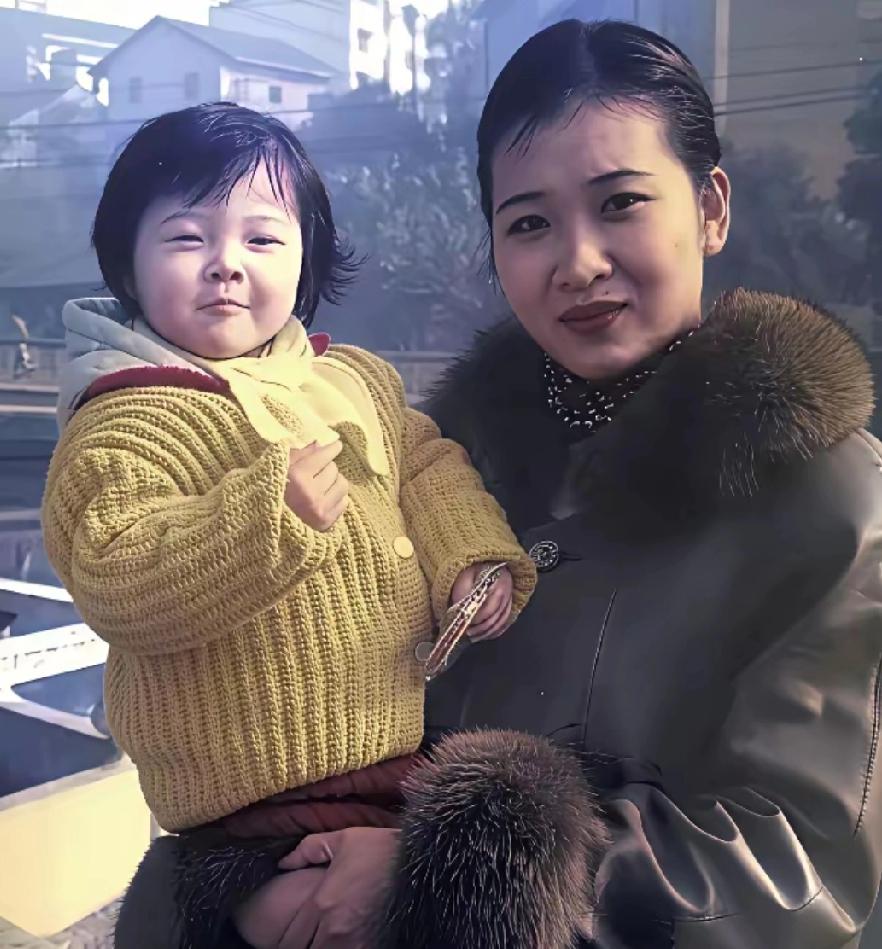 难道！只有我一个人，认为吴艳妮，是从小美到大的吗？
        看看吴艳妮和