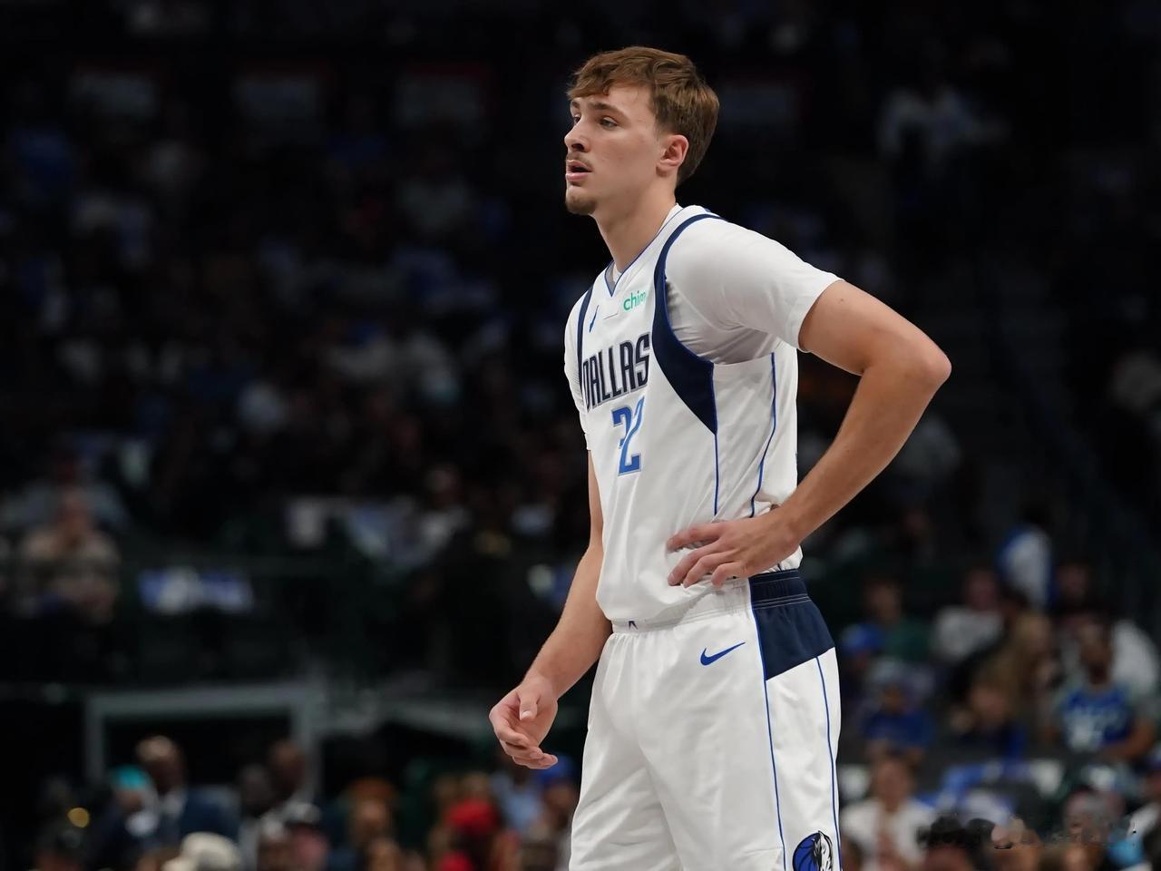 有朋友问，为什么NBA常年呈现出西强东弱的情况？最直观的，从新秀最佳阵容看，就能