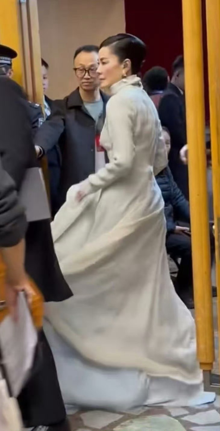 春晚这几年是把王菲当宋祖英还是李谷一用 王菲或将六登央视春晚