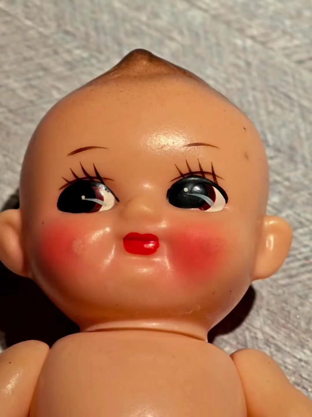 70年代上海产胶皮小娃娃 脸部手工绘制大家是不是感觉有点眼熟？上海 老玩具