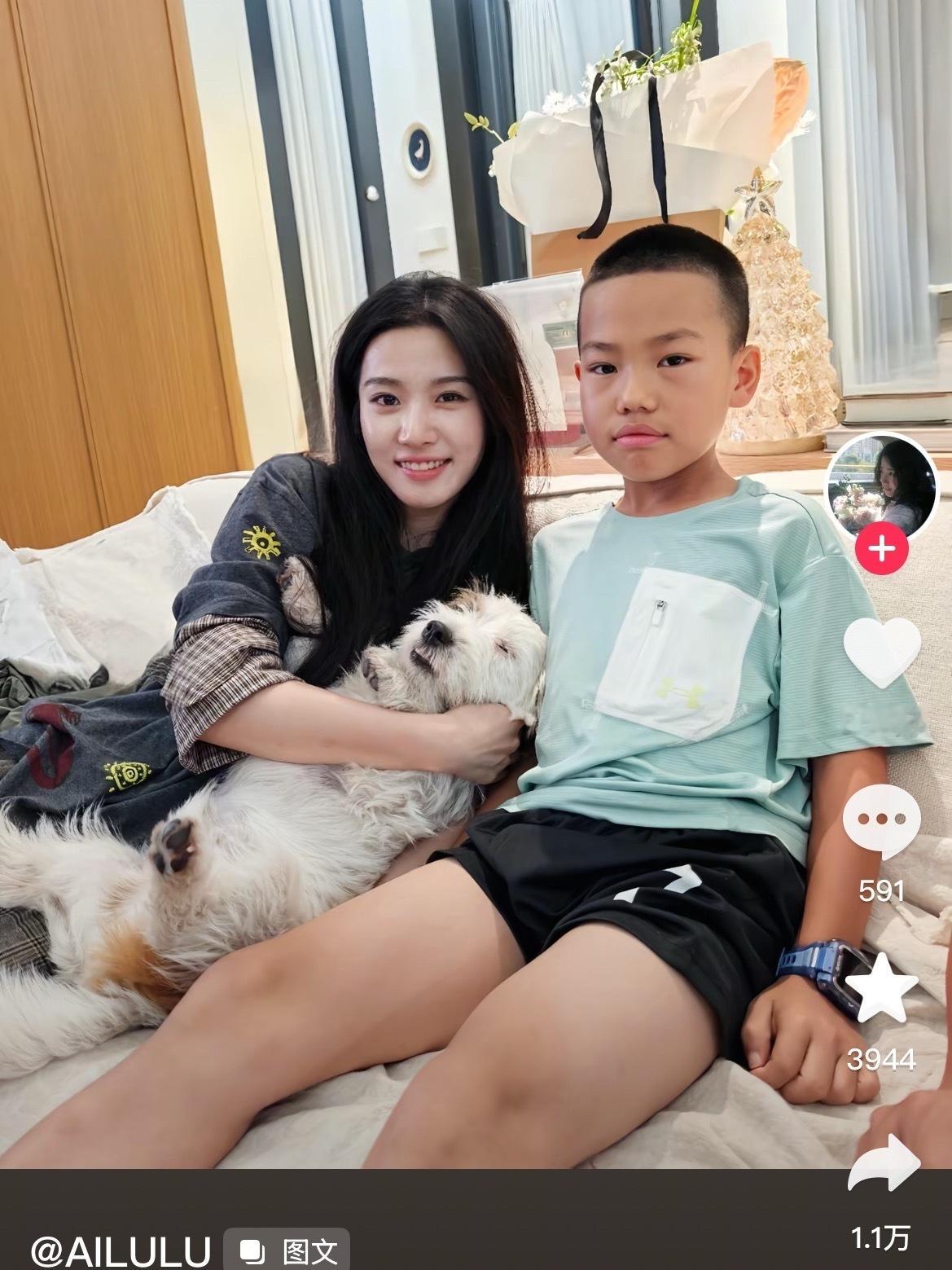 我不行了，卢昱晓的脸和小孩子一样小。接 