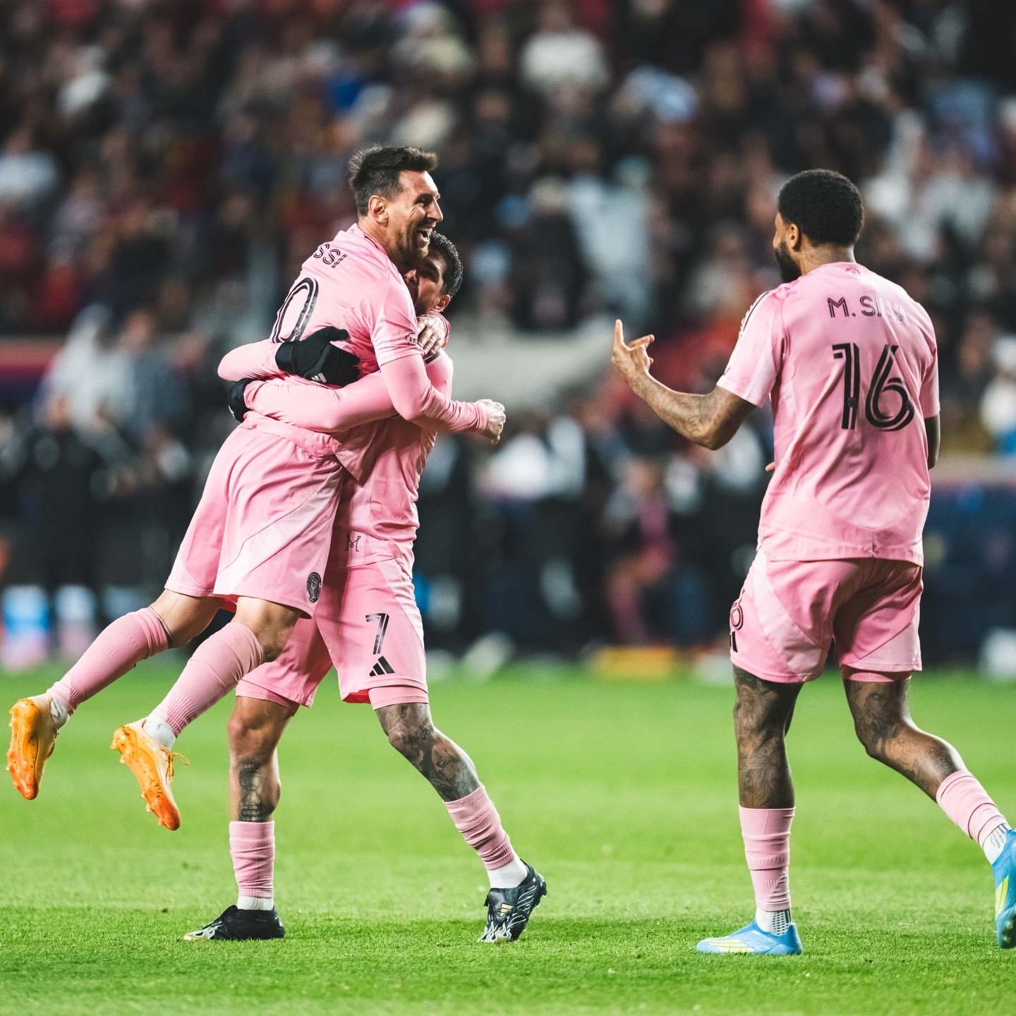 梅西更新ins和快拍｜团队表现出色，连续取得第二场客场胜利。梅西不可复制的MVP