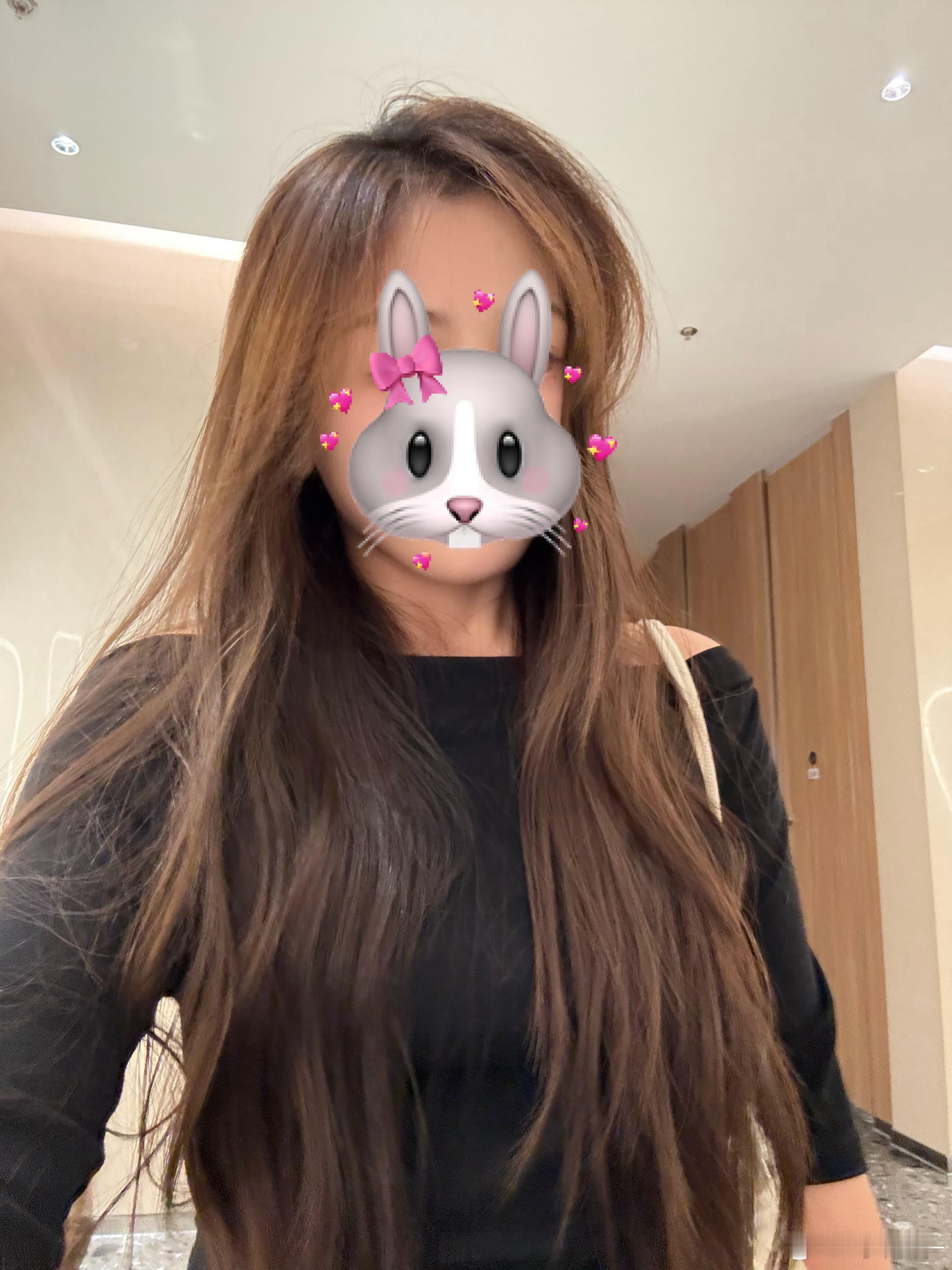把头发剪短了几厘米 感觉轻盈一些些 ​​​
