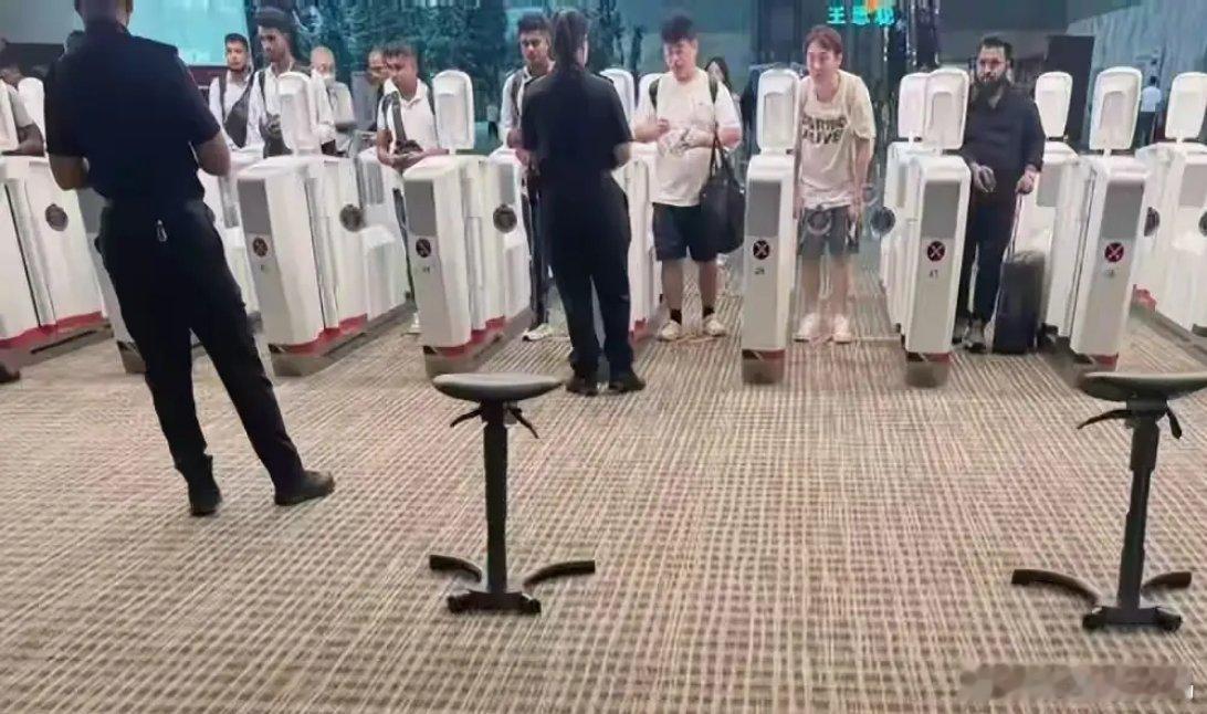 汪小菲也没想到，曾经嘲讽他兜里没几个钢镚的王思聪，竟混成这样 ​​​
