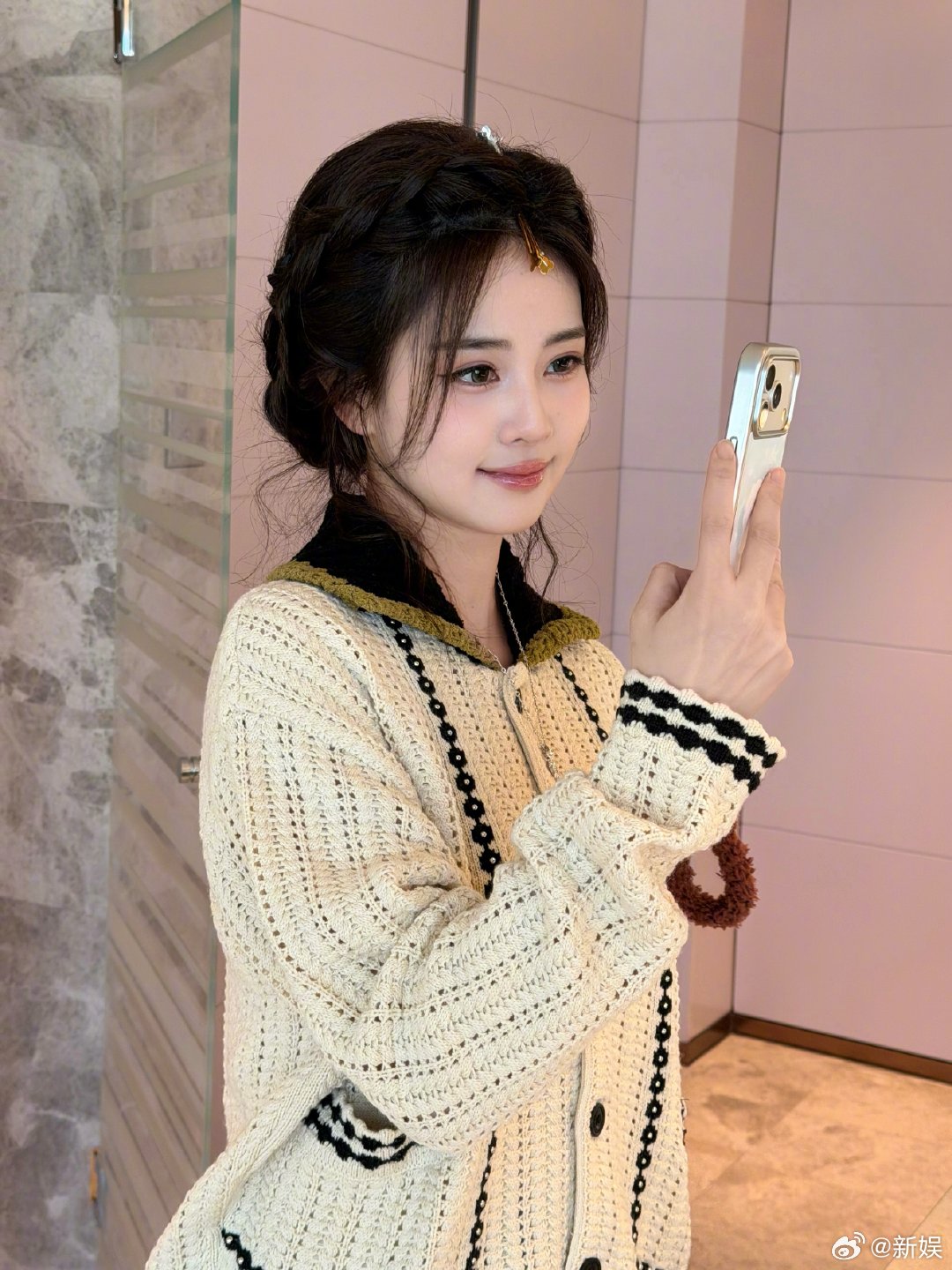 白鹿能吃是福 白鹿说了能吃是福白鹿大美女说了：能吃是福！好的，这就听大美女的话，