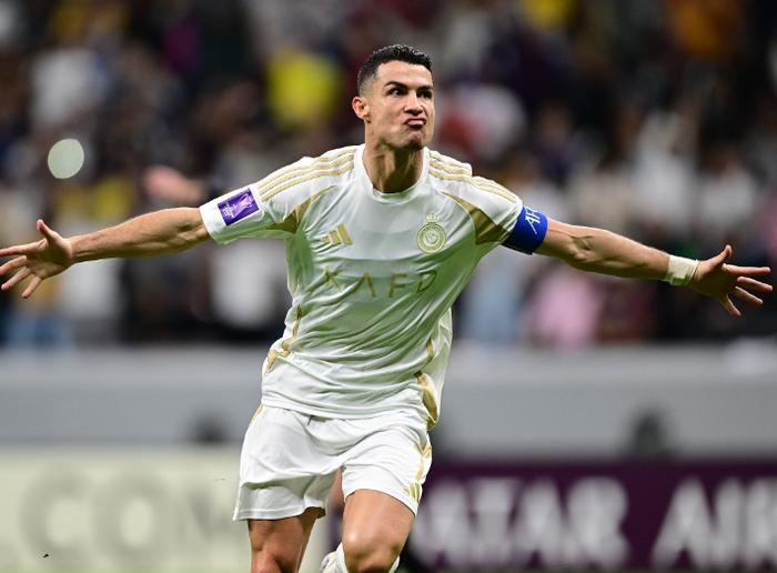 C罗取关队友，争议点球成关键，没有领袖气质
沙特超第 7轮利雅得胜利 2-1 逆