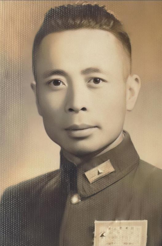 1959 年，被关 11 年的国民党军长郑庭笈被特赦，夜里突然被叫去见首长，他心