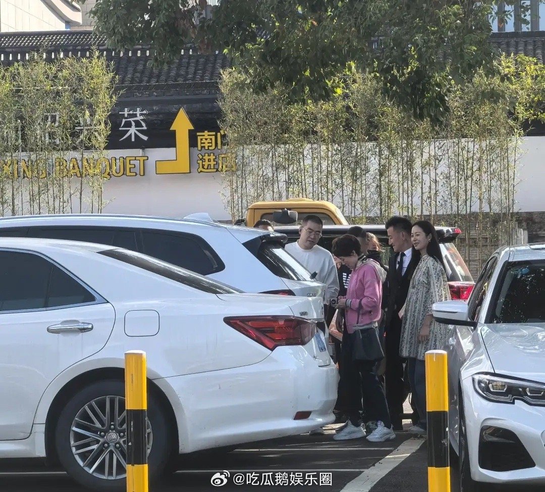 42岁江一燕官宣离婚后首露面，回老家绍兴休养 状态憔悴亲妈陪着她！！！ ​​​