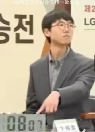 柯洁暴怒问裁判 这词条什么意思，为自己据理力争也能叫暴怒吗？没有人在遇到这种不公
