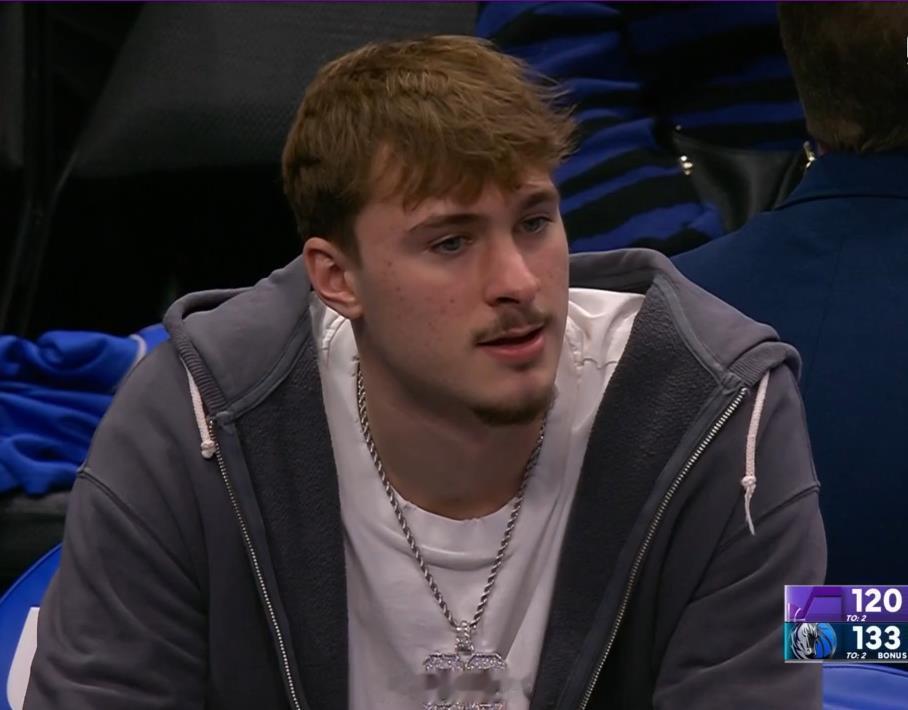 这赛季马尔卡宁不打的比赛爵士已经八连败，今天又添一场，这比赛强度下太适合达拉斯的