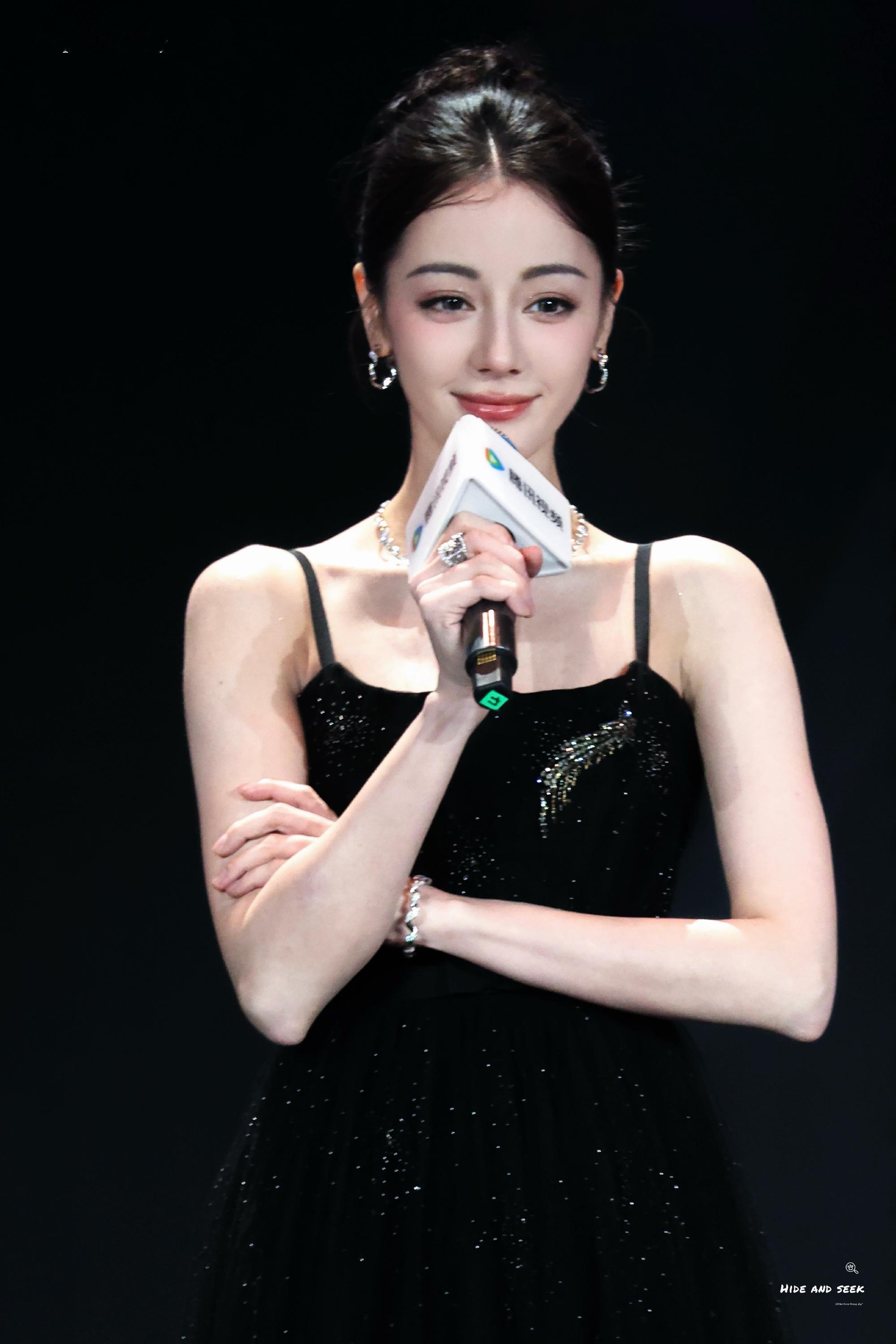 迪丽热巴钰珑 dlrb迪丽热巴卫蓝 我承认你是天使而且好可爱♡˃̶͈ ꇴ ˂̶͈