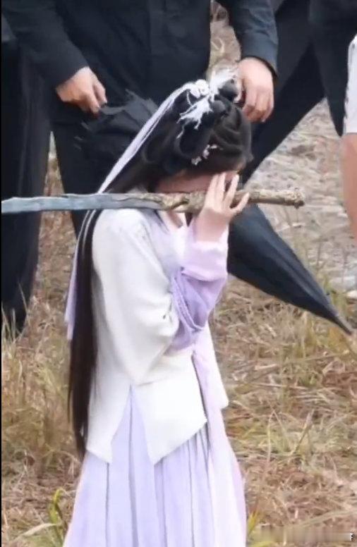 #迪丽热巴慕胥辞紫衣打戏路透##迪丽热巴慕胥辞新造型路透生图#迪丽热巴在《慕胥辞