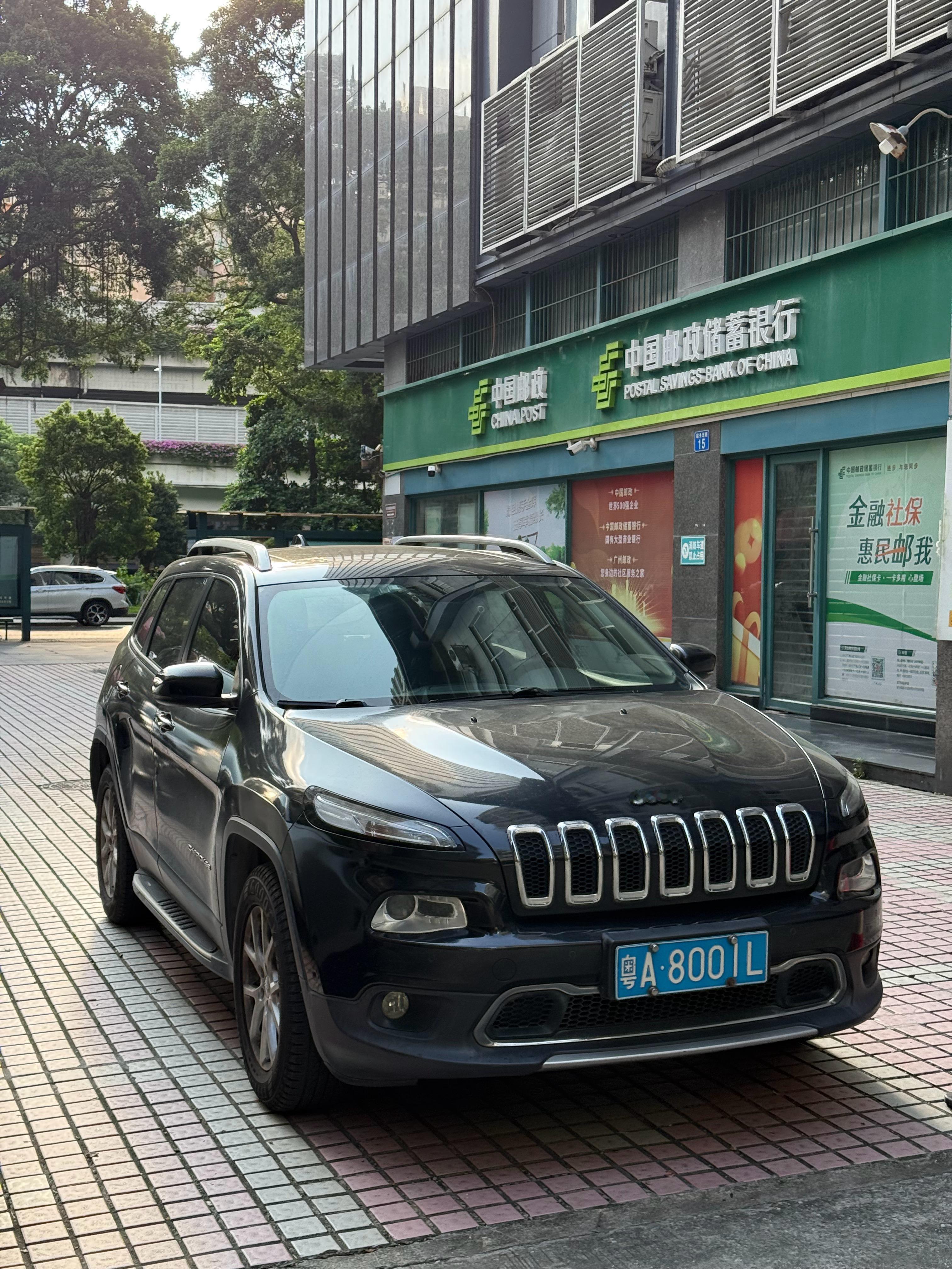 现在新能源汽车的车灯设计，最早出现的其实在这台Jeep上，那时候刚推出，被骂惨了