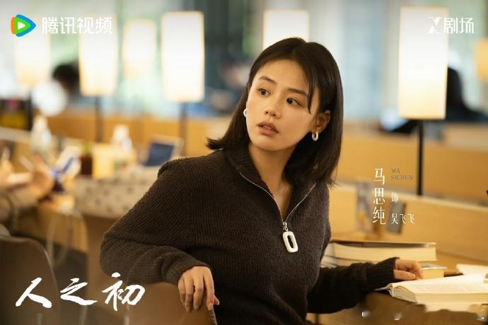 人之初 叙事结构人之初叙事结构很独特两条故事线的关联性，它们不是孤立存在的，随着