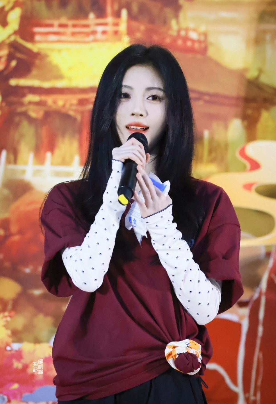 鞠婧祎来战高清饭拍，万人应援🐮 ​​​