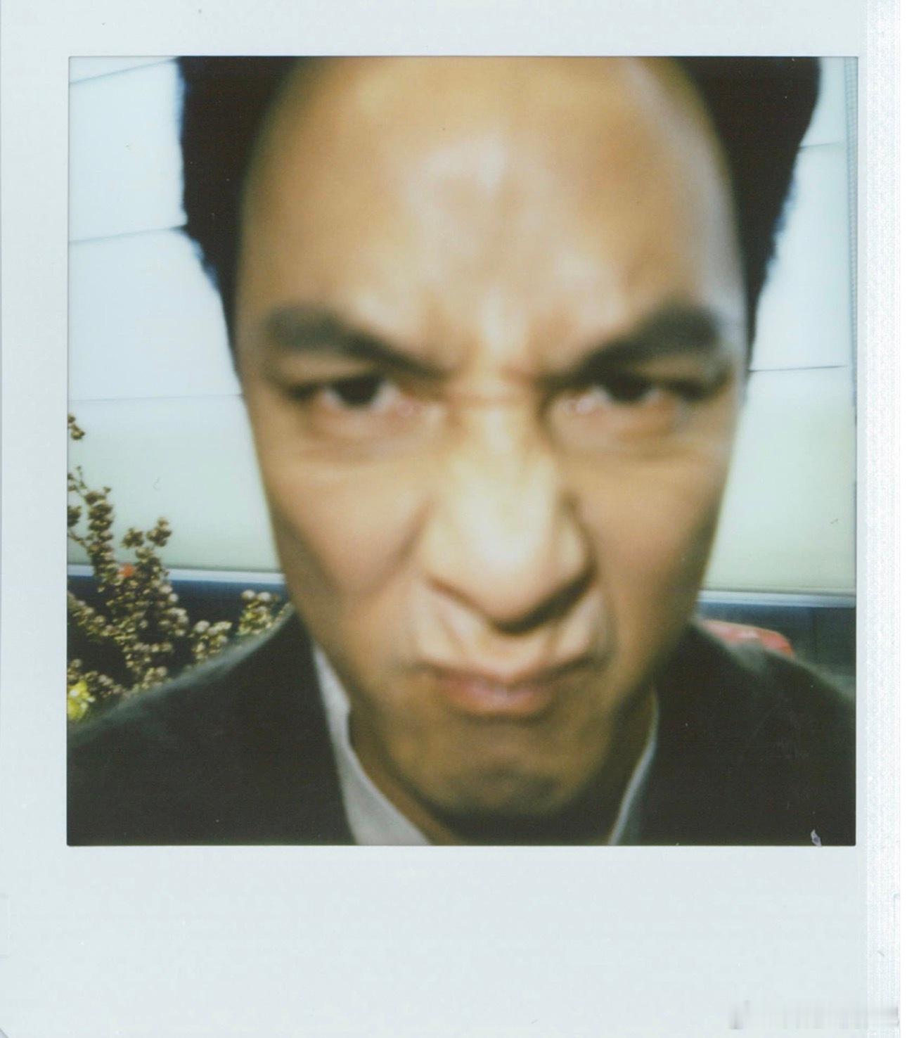 吴彦祖晒拍立得 乱用脸系列 