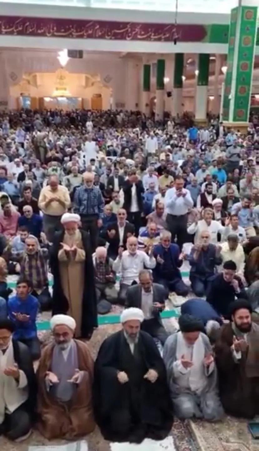 同一个伊朗，不同的伊朗人：
图一：为伊朗总统莱希和外长阿卜杜拉希扬祈祷的伊朗人。