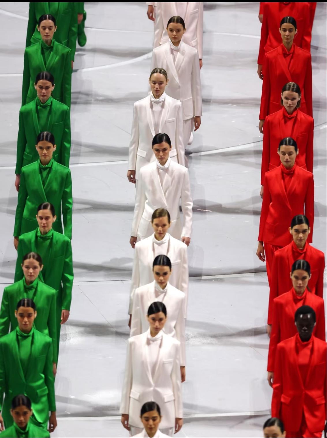 阿尼玛这次上大分了呀，

真没想到国旗还可以这样子出场的！

全场没有见到国旗，