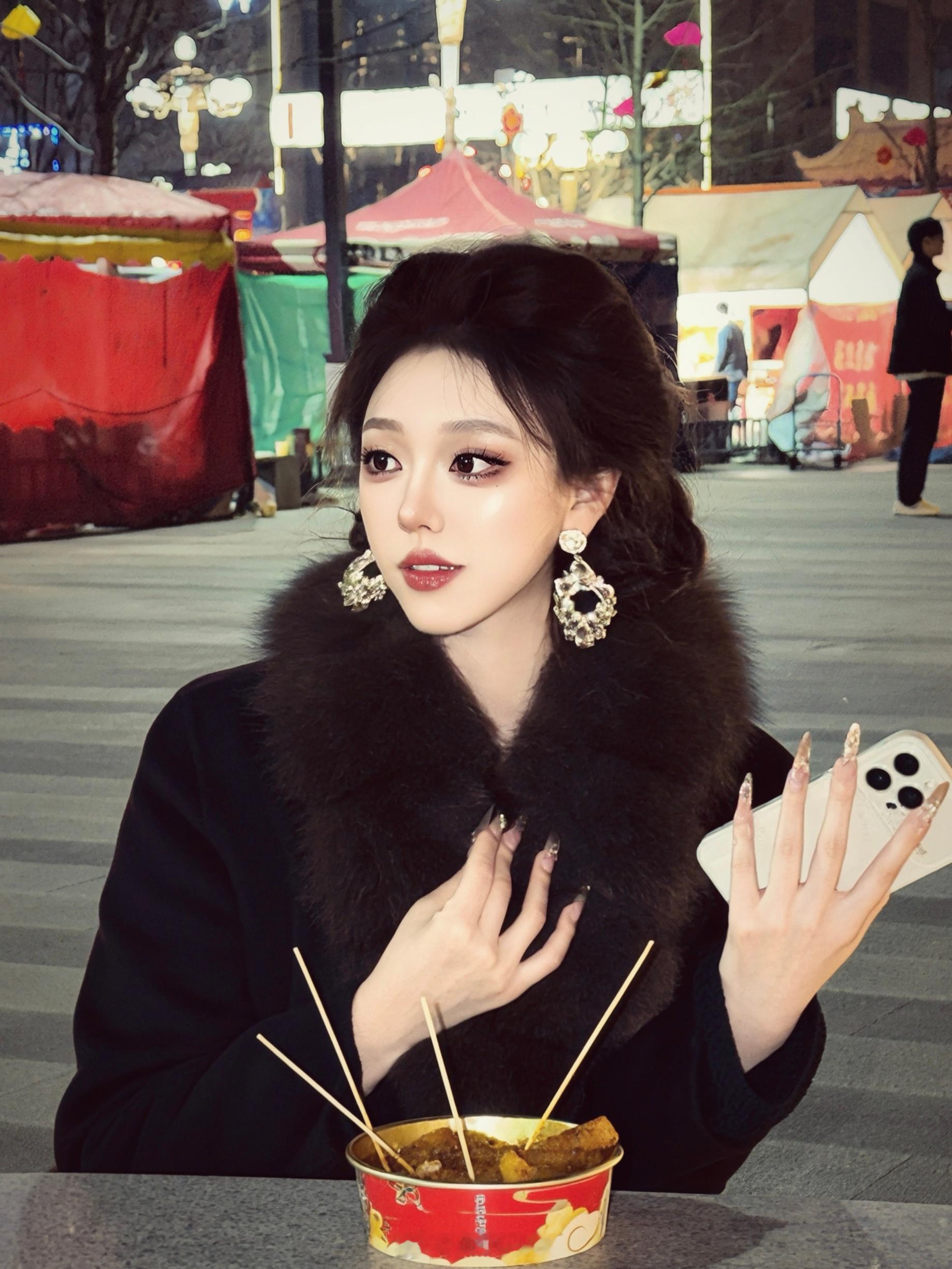 有钱请你吃大餐 没钱一起吃路边摊 