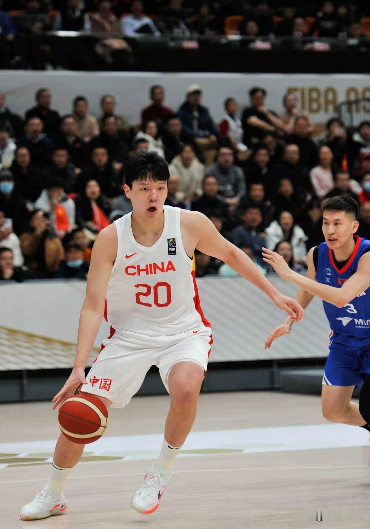 杨翰森今天已经回归国家队训练，那么中国队首发前场基本已定，杨翰森、胡金秋和王俊杰
