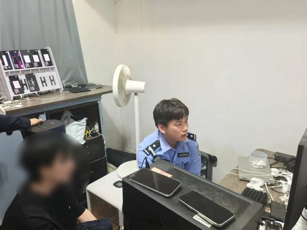 【千万条公民信息被交易单价低至一分钱男子交易千万条公民信息牟利超50万】近日，江