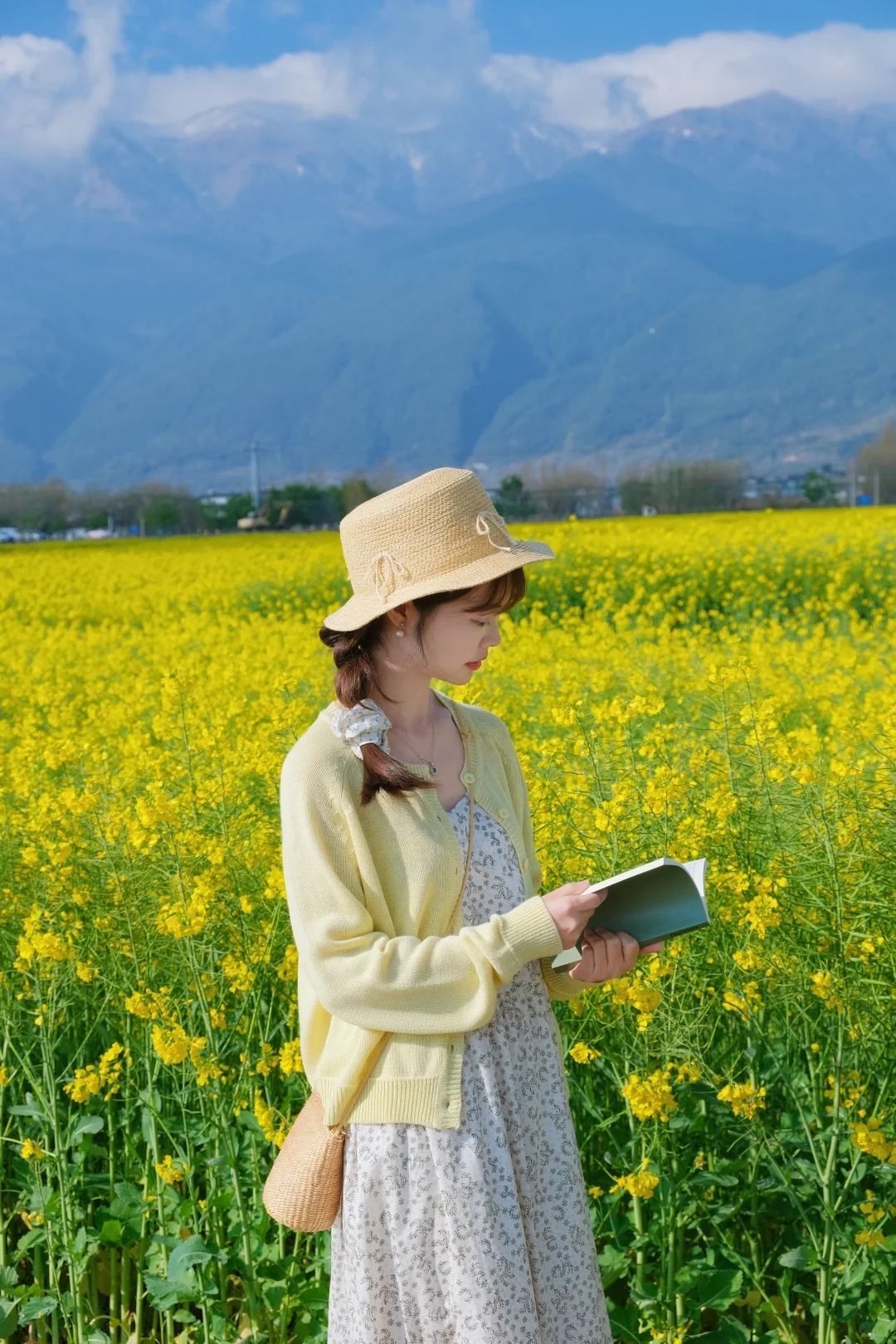 早上好，在线的群签到一下，微博也签到一下，祝福大家股票一路长红，从 年头红到年尾