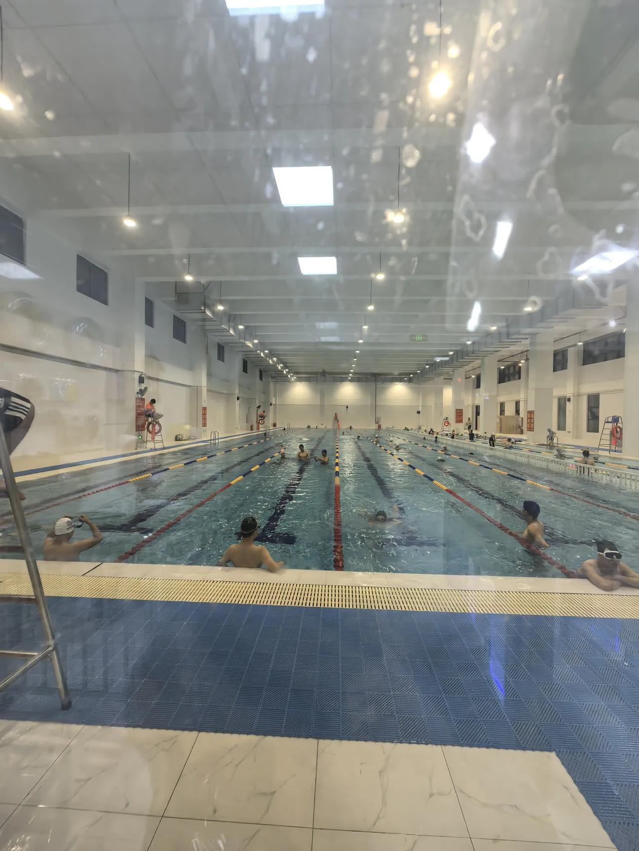 开游。。。不得不说，游泳🏊还是比较舒服的[灵光一闪]对得起这个价格吧，整体的体