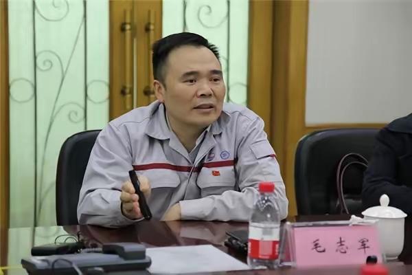 一天突发三件惊愕事！
让人唏嘘又惊醒！

第一件是张雪峰猝然离世，生命定格在41