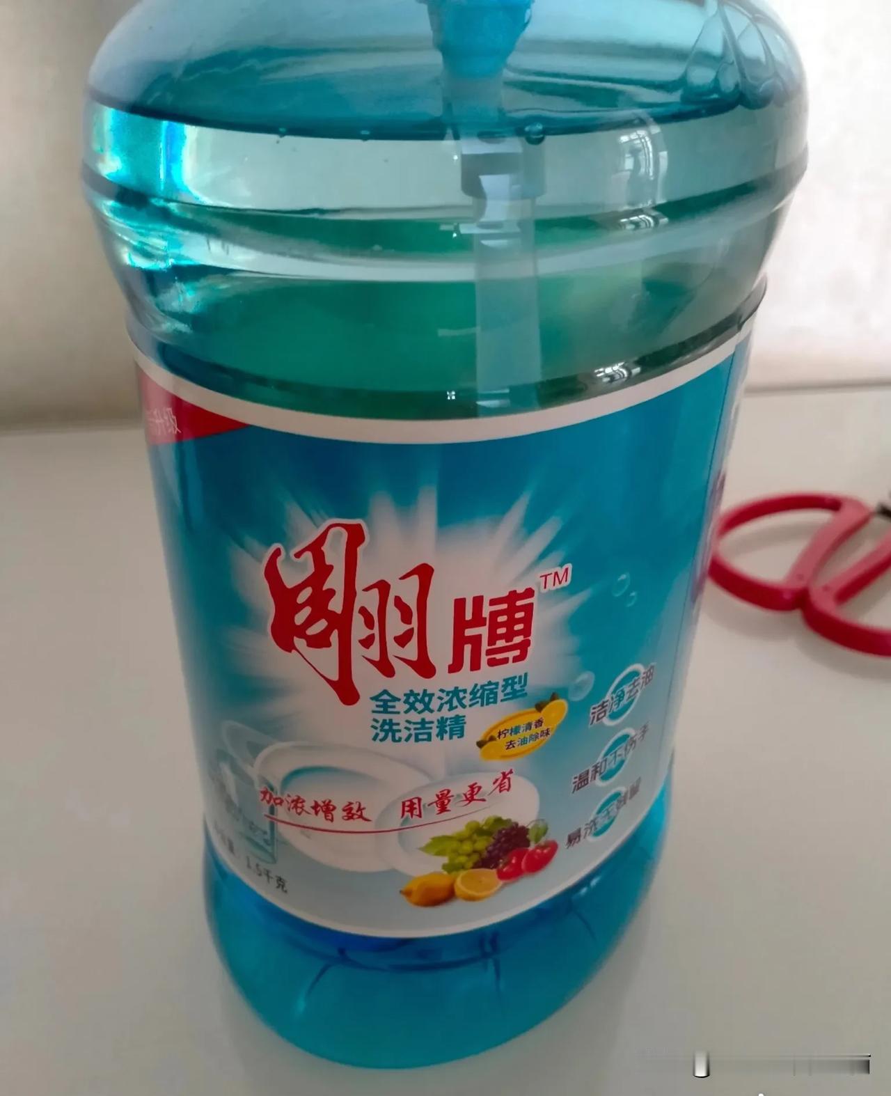 罐装王老吉，喝完仔才发现是 一土老士口。

更别提什么农天山泉农大山泉衣夫山泉了