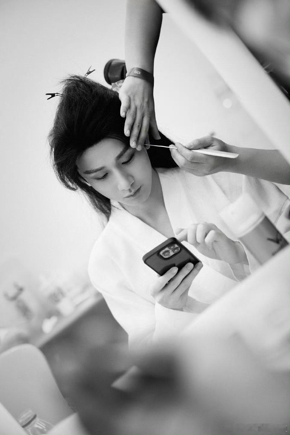 成毅长安二十四计cy成毅谢淮安喜欢成毅，喜欢他纯净澄澈如朗月清风，喜欢他热烈逐梦