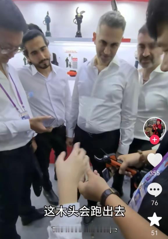 [微风]今年广交会现场直击：印度商家一大早堵在展馆门口，结果中午就空着手骂骂咧咧