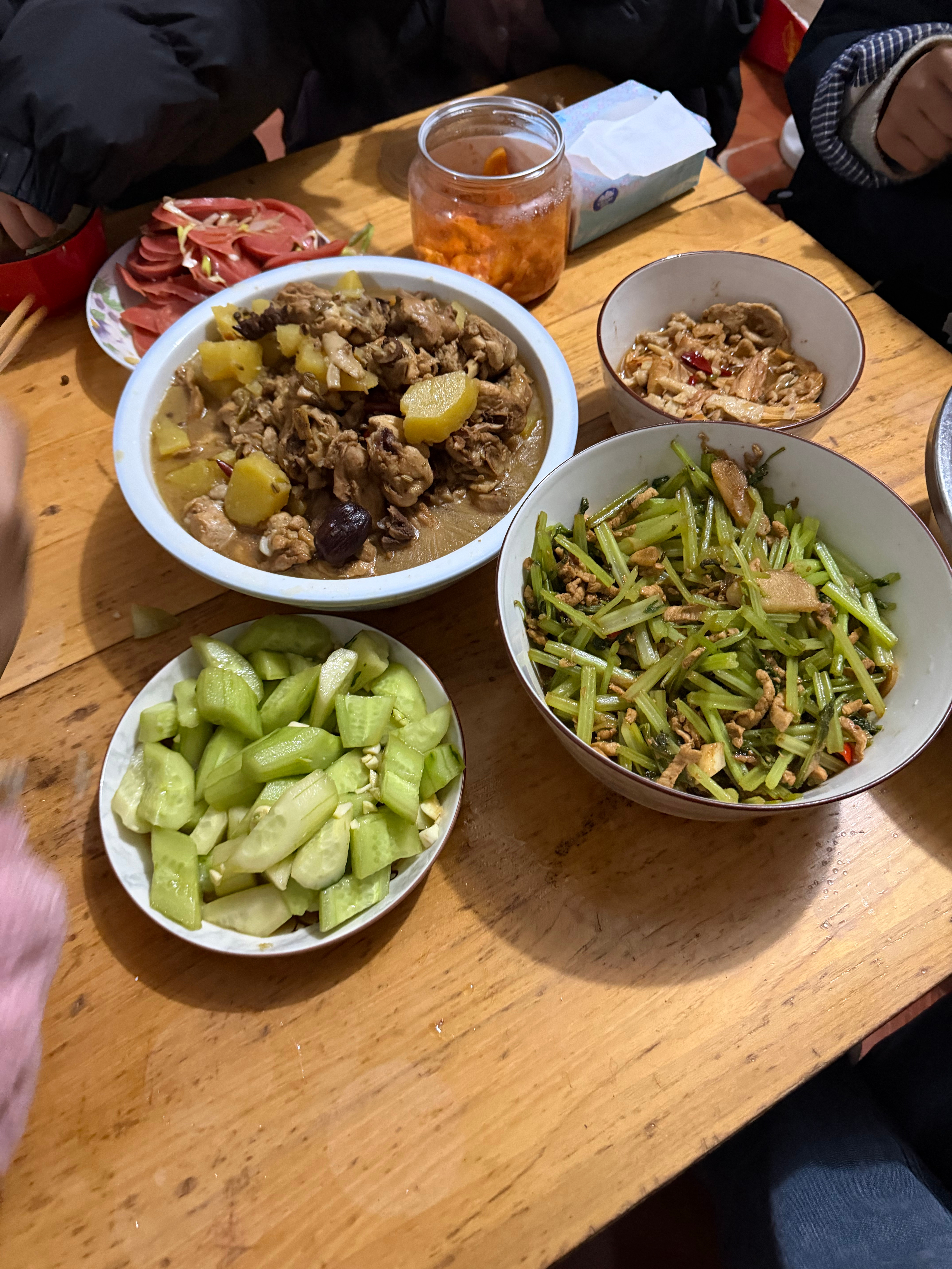 按照国际惯例，粉丝家人们先吃 