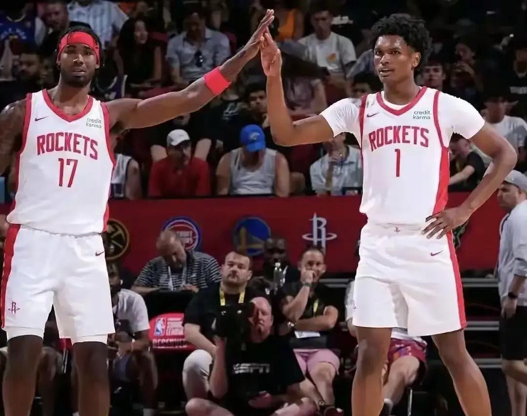 他每打一次挡拆，火箭就多输0.3分。
过去三场，申京挡拆后的真实命中率跌到52.