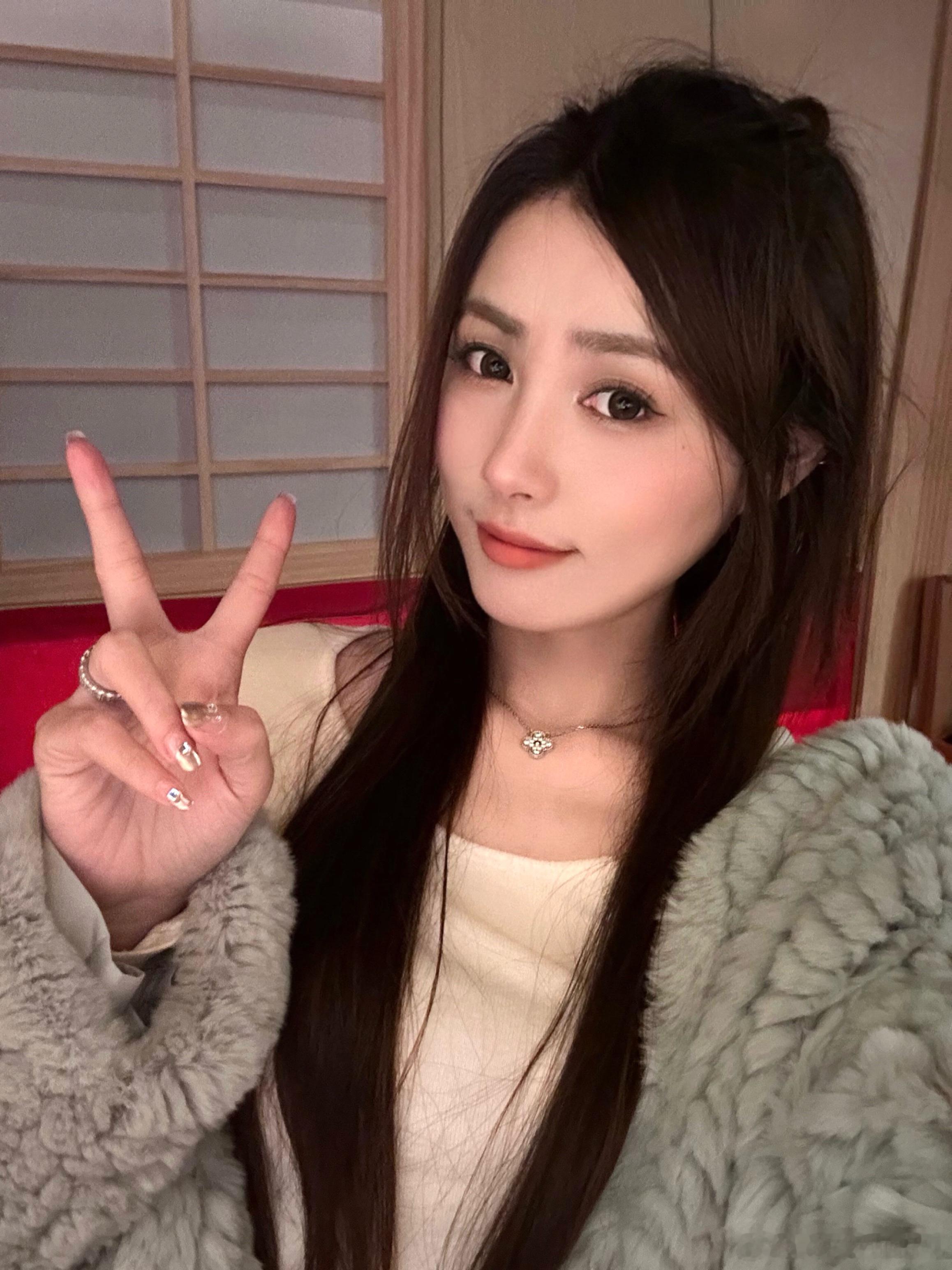 又和朋友们去鸟金了但这次没挑战成为骰王[右哼哼][左哼哼] ​​​
