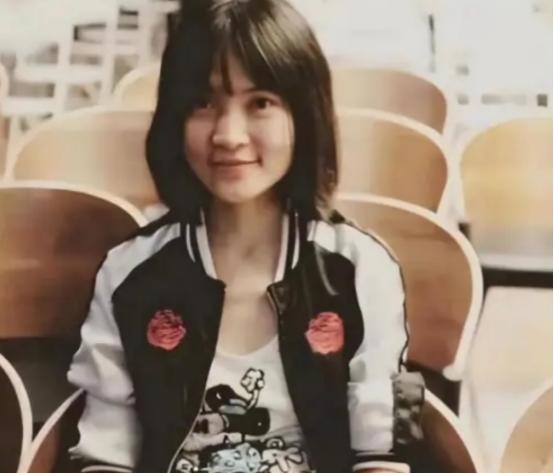罪有应得！2023年，曾公开威胁“用核武打中国”的武汉大学985女硕士王懿，最终