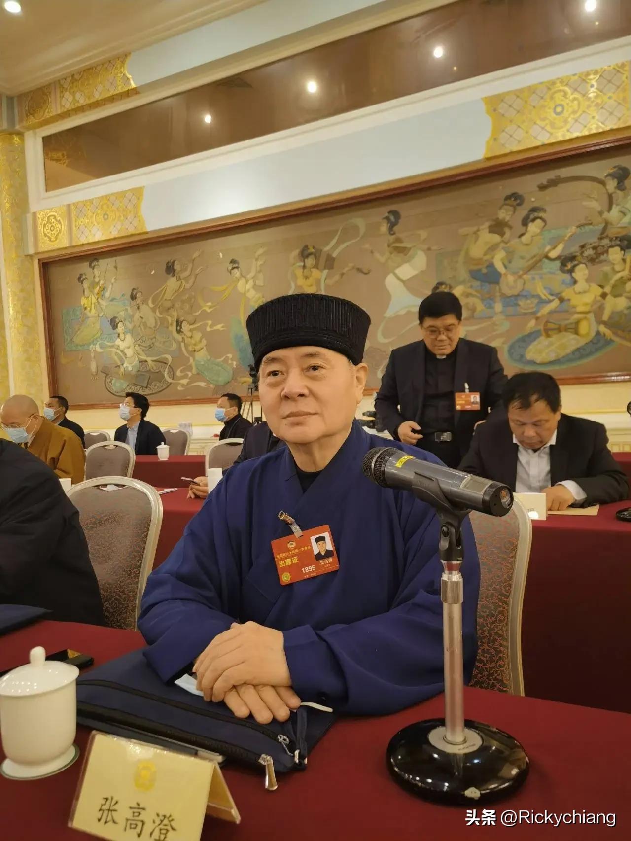 四条道家养生建议：
情绪可以有，
但持续不超过三十秒，
喜怒哀乐，
七情过度皆耗