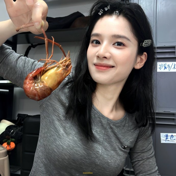 张婧仪 