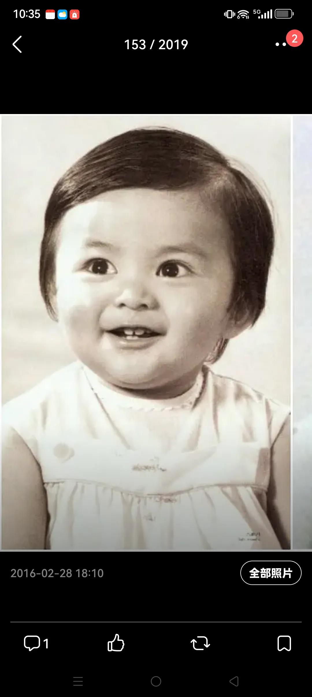 “星二代”关之琳从小就像个漂亮的洋娃娃。
20岁的她青春洋溢，如玫瑰初开，娇艳欲