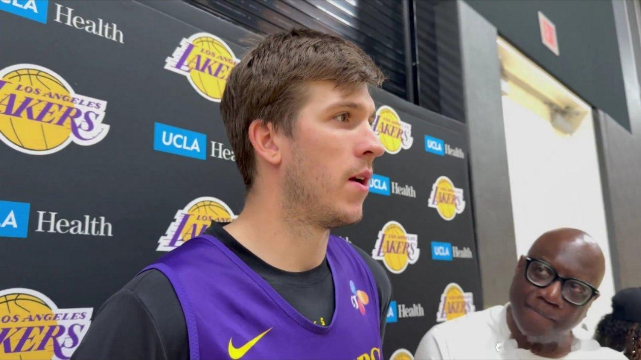 里夫斯表示，尽管文班亚马缺席，但福克斯最近同样打出了高水准的表现。球队要坚定执行