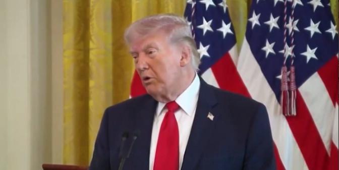 特朗普：拜登是个愚蠢总统

麻烦看官老爷们右上角点击一下“关注”，既方便您进行讨