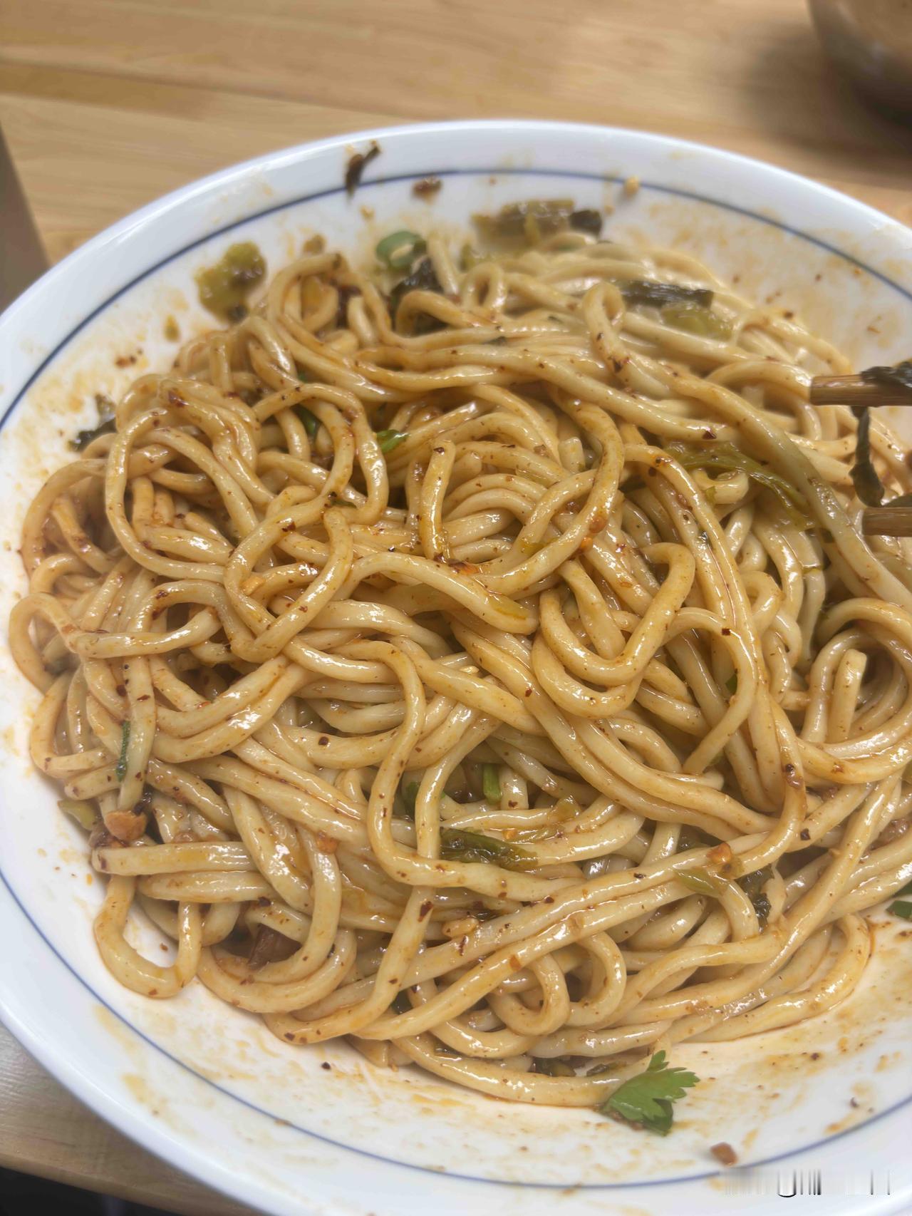 在西安建西街，有家成都担担面，开了有十几年了，具体那年记不清了，平时饭点时候路过