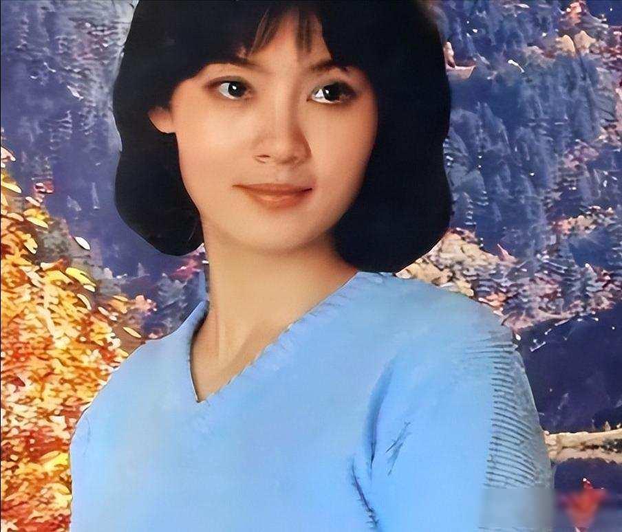 68岁潘虹重提旧事，
13座影后奖杯换不回一个家，
她到底在遗憾什么

68岁的