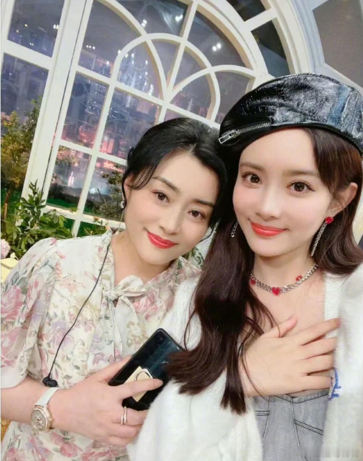 孟子义妈妈的爱忽上忽下的孟子义成长于既严厉又充满支持的家庭环境。母亲的教育融合了