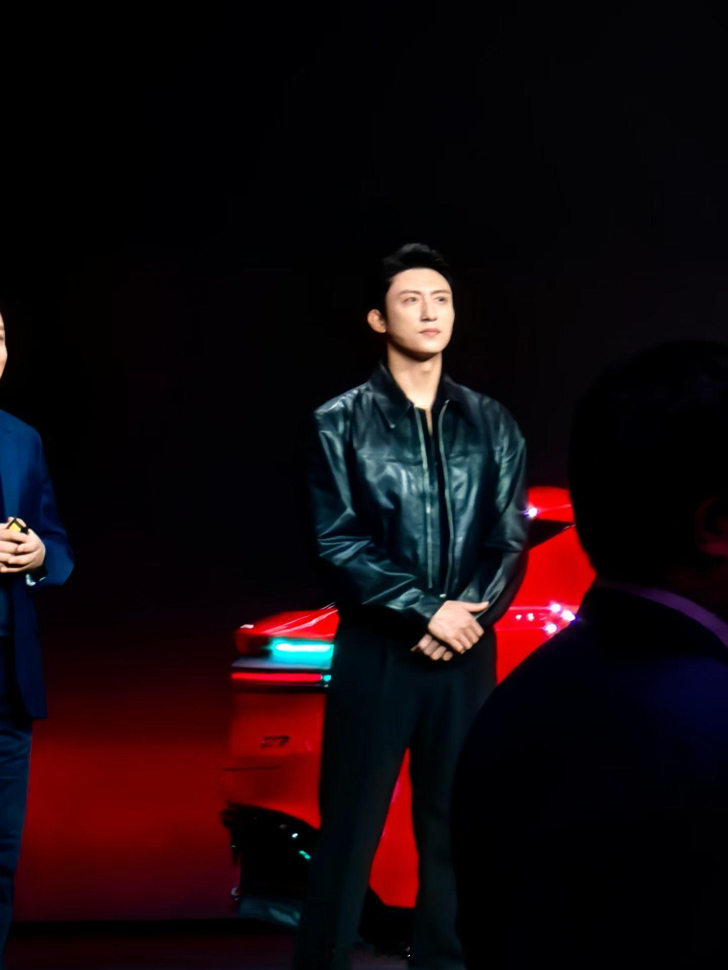 给这品牌代言，以后这爱车人设是凹不下去了