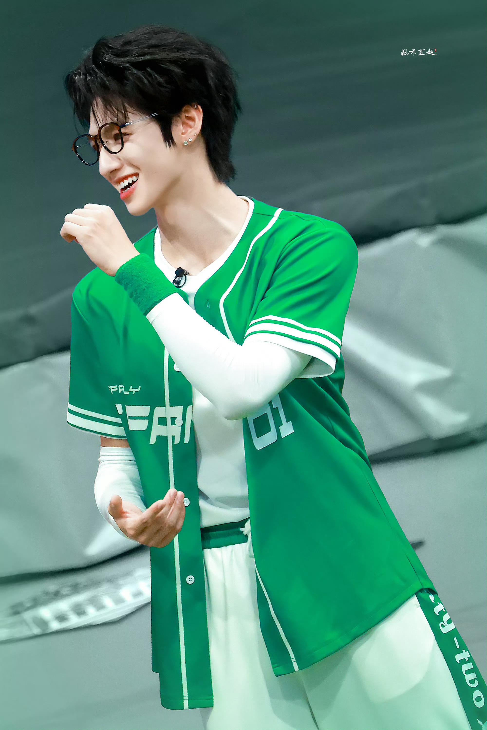 朱志鑫PRADA品牌大使朱志鑫💛朱志鑫一路向海的少年 👑朱志鑫 051  志
